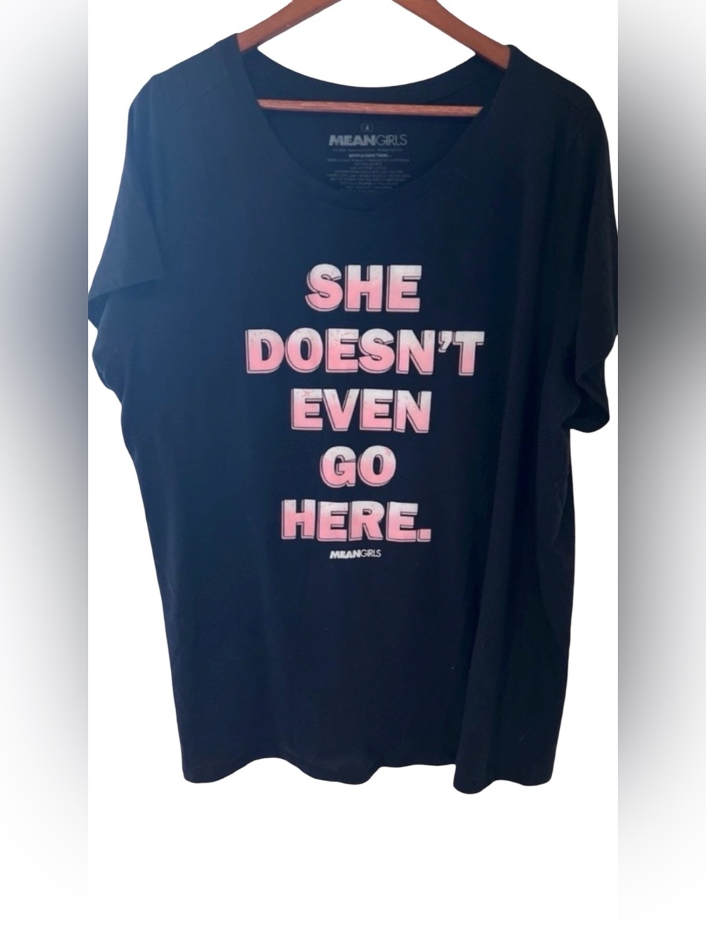 Torrid, Mean Girls “She Doesn’t Even Go Here” Graphic Tee (Size 4)